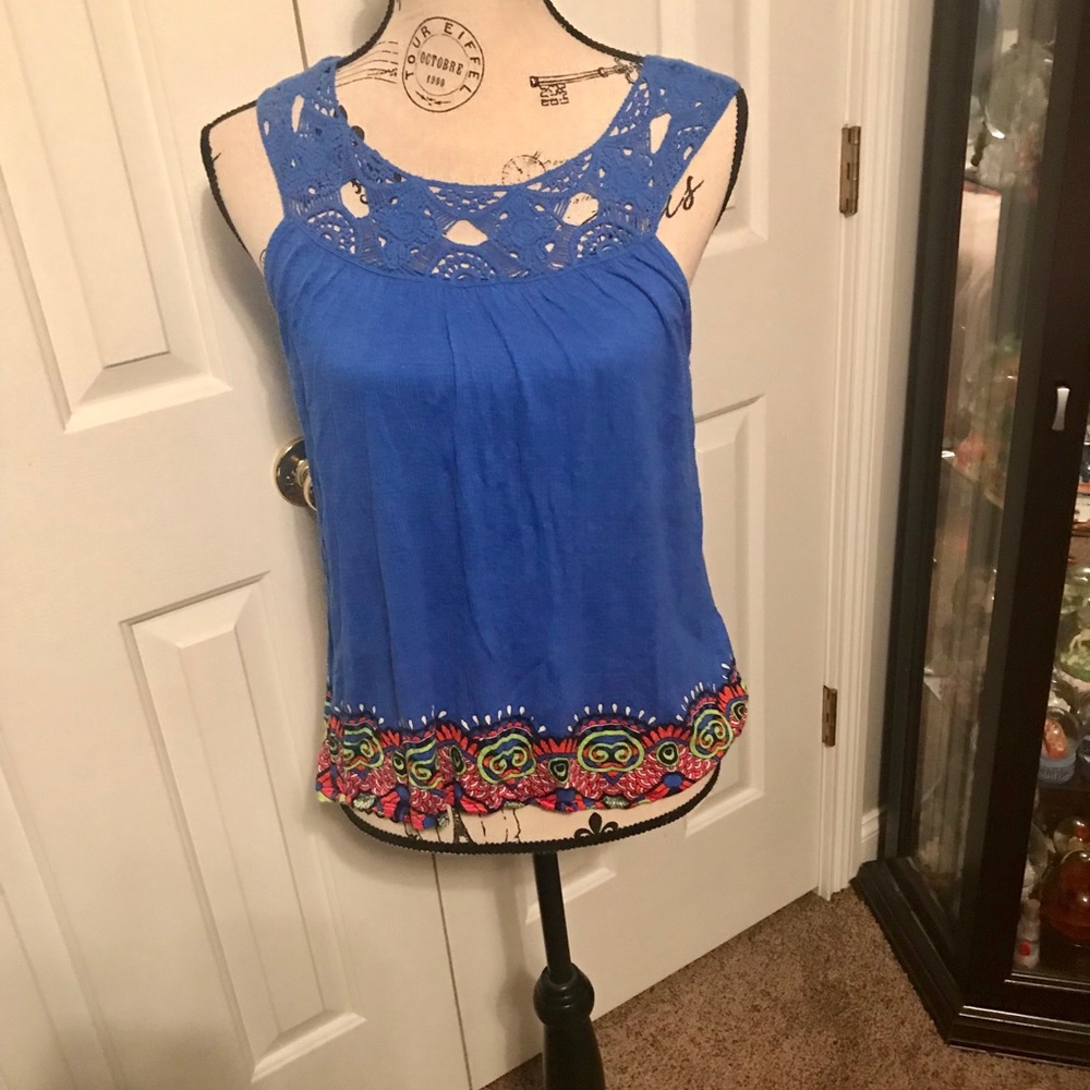 Dressier Type Tank With Distinctive Neckline Sz S